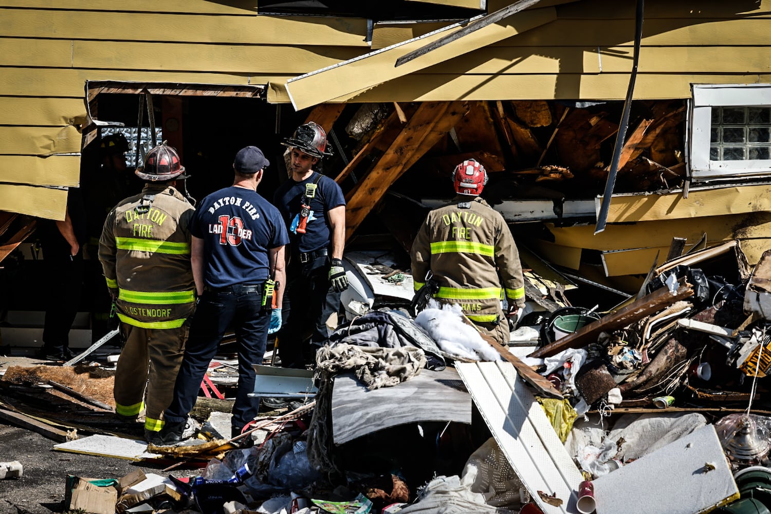 Driver flees after crashing into Dayton building
