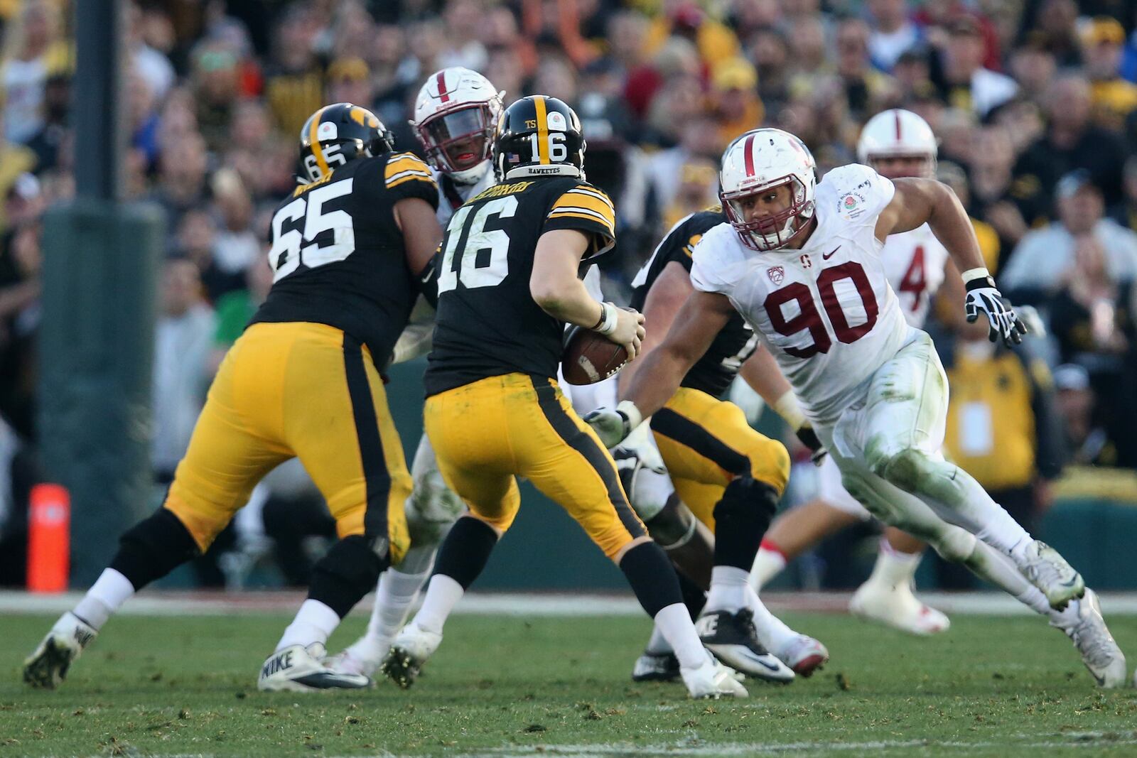 PASADENA, CA - JANUARY 01: Solomon Thomas #90 of the Stanford Cardinal runs after C.J. Beathard #16 of the Iowa Hawkeyes in the second half of the 102nd Rose Bowl Game on January 1, 2016 at the Rose Bowl in Pasadena, California. (Photo by Stephen Dunn/Getty Images)