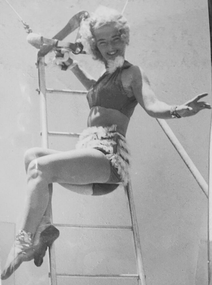 Dixie Lee Belt Hinders