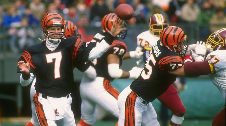 17 Dec 1988: Quarterback Boomer Esiason of the Cincinnati Bengals (left) throws the ball during a game against the Washington Redskins at Riverfront Stadium in Cincinnati, Ohio. The Bengals won the game, 20-17. Mandatory Credit: Jonathan Daniel /Allspo