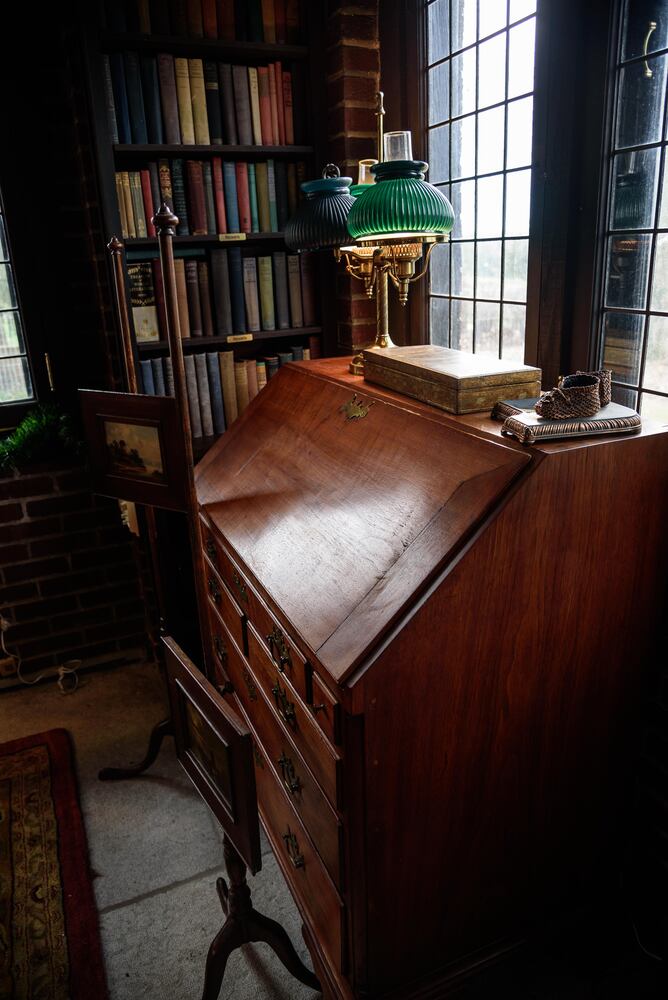 PHOTOS: Inside gorgeous Oakwood homes decorated for its very first  holiday home tour