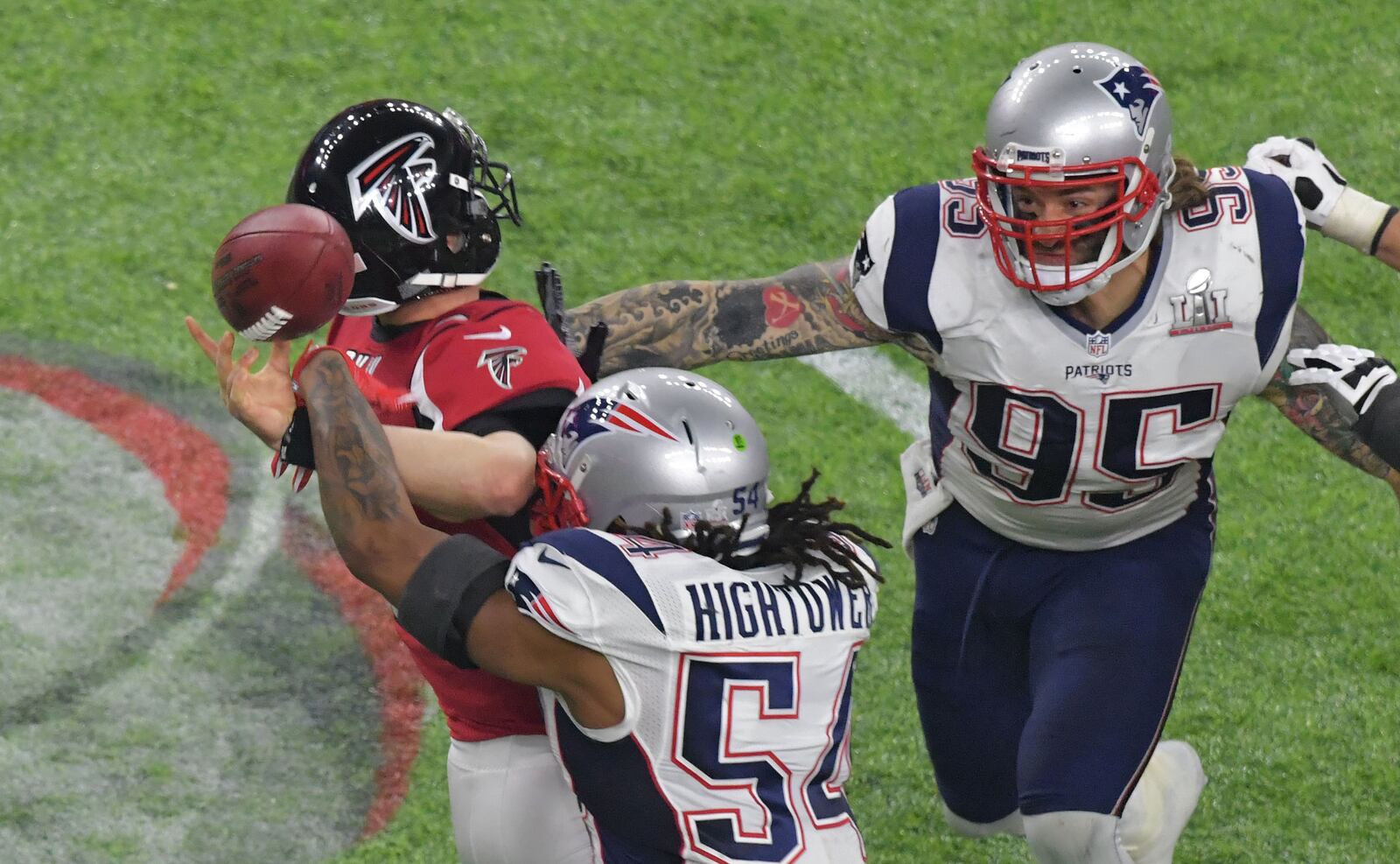 February 5, 2017 Houston, TX - Atlanta Falcons quarterback Matt Ryan (2) is sacked by New England Patriots middle linebacker Dont'a Hightower (54) and New England Patriots defensive end Chris Long (95) in the fourth quarter at NRG Stadium in Houston, TX, on Sunday, February 5, 2017. HYOSUB SHIN / HSHIN@AJC.COM