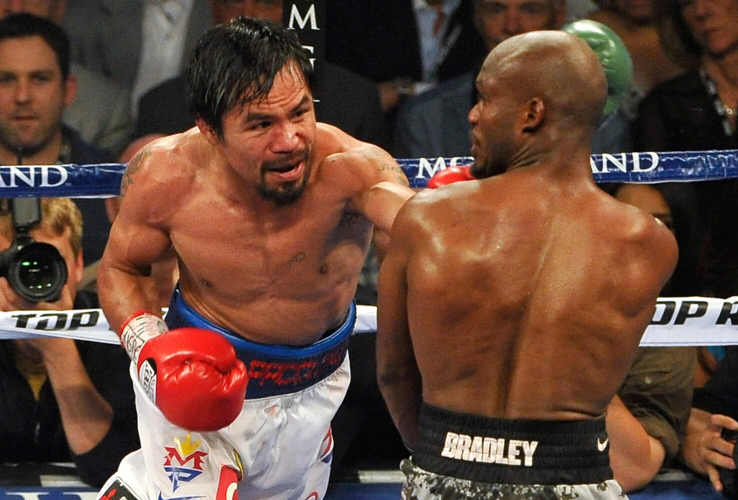 Fight for WBO welterweight title