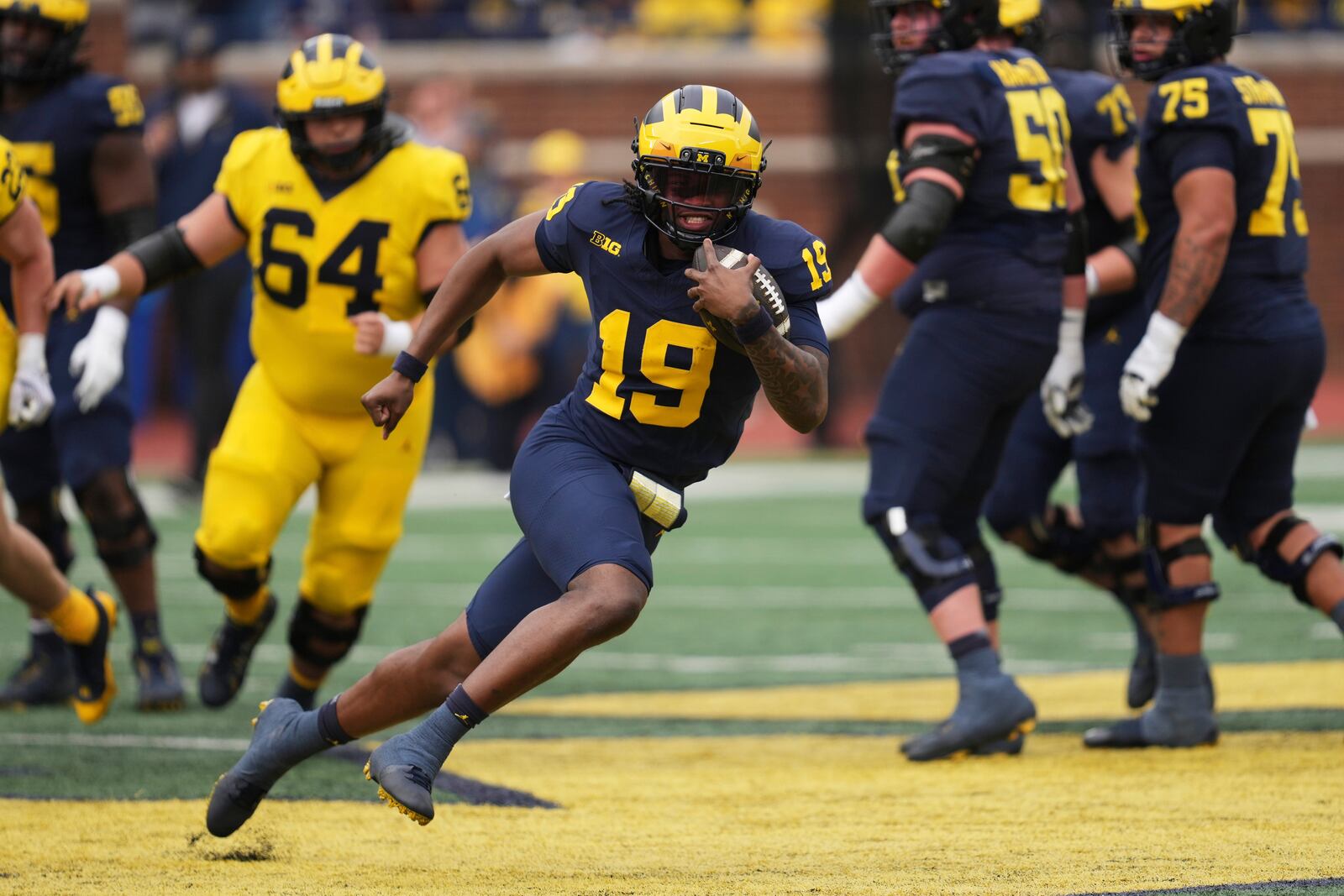 Michigan quarterback Bryce Underwood runs the ball during an NCAA college football spring game in Ann Arbor, Mich., Saturday, April 19, 2025. (AP Photo/Paul Sancya)