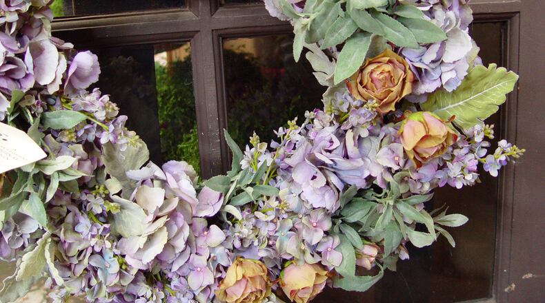 Flowers from the late summer garden can be easily dried for winter decor while the snow flies. (Maureen Gilmer/TNS)