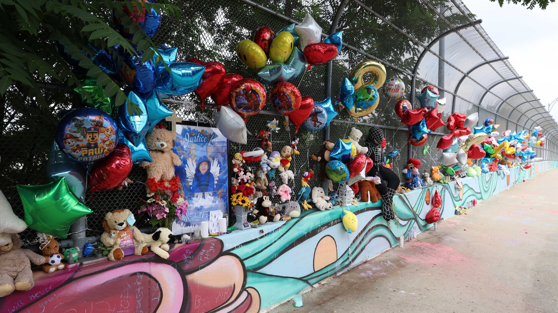 Memorial grows for 8-year-old Hershall Creachbaum in Dayton