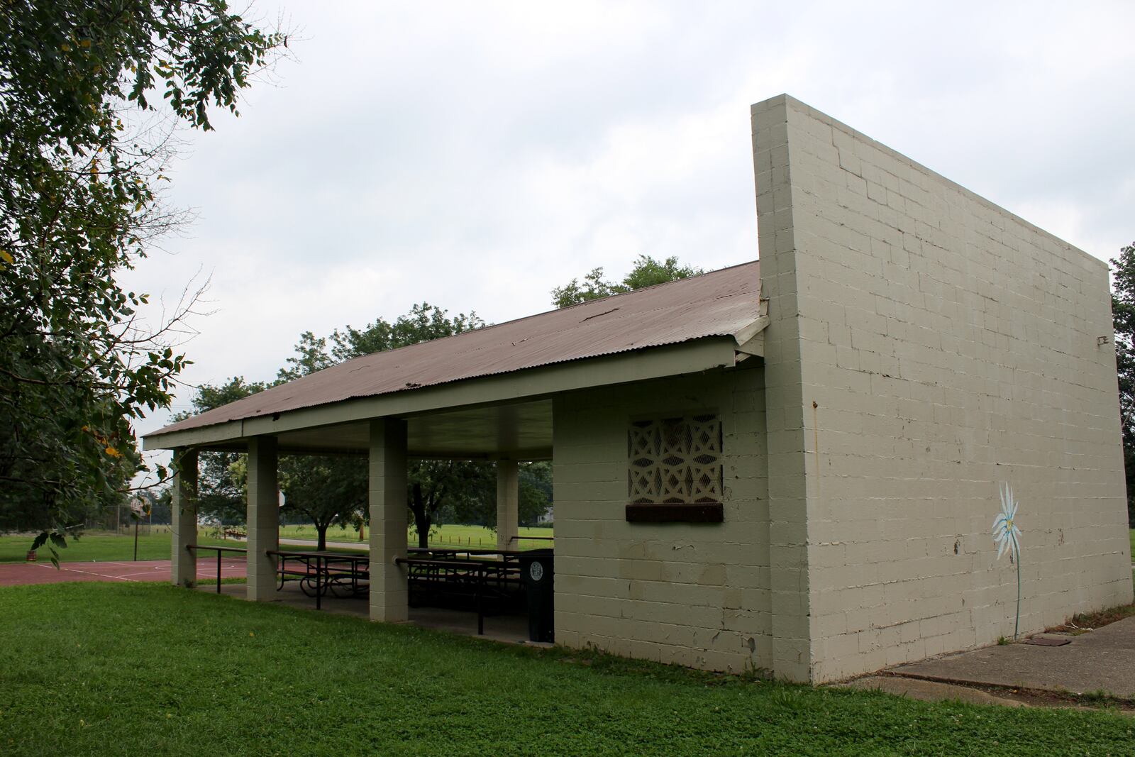 The Mural Machine and Belmont Eastmont Hearthstone Community Council are partnering for the The Mural Painting Party in the Park. Flowers will be added to an old kiddy pool and the park's shelter.