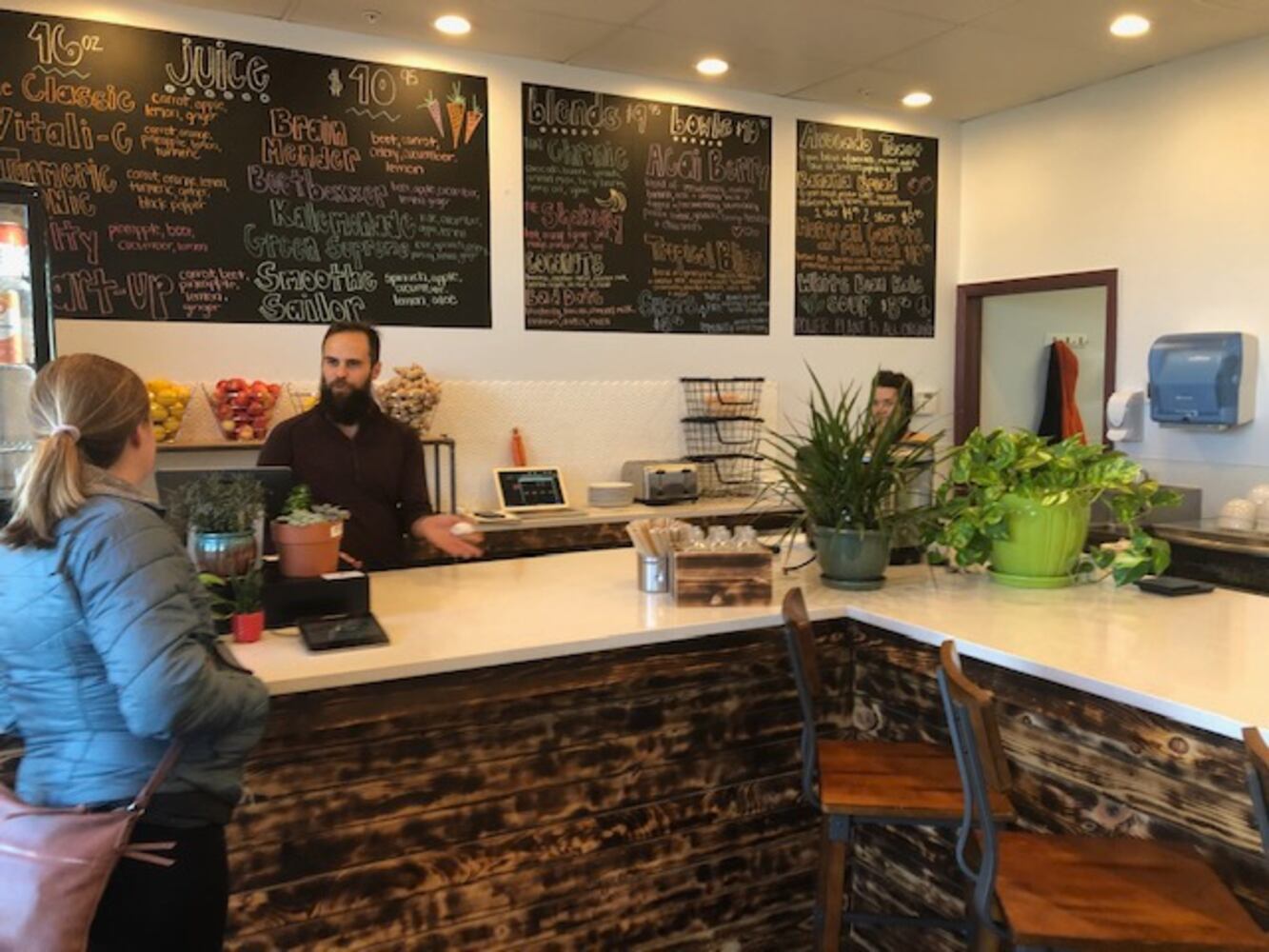 Husband-and-wife team opens new juice bar in Centerville