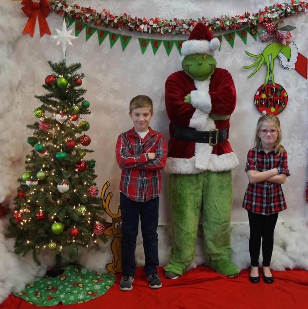 Your heart will grow three sizes when you see these hilarious Dayton family photos with the GRINCH