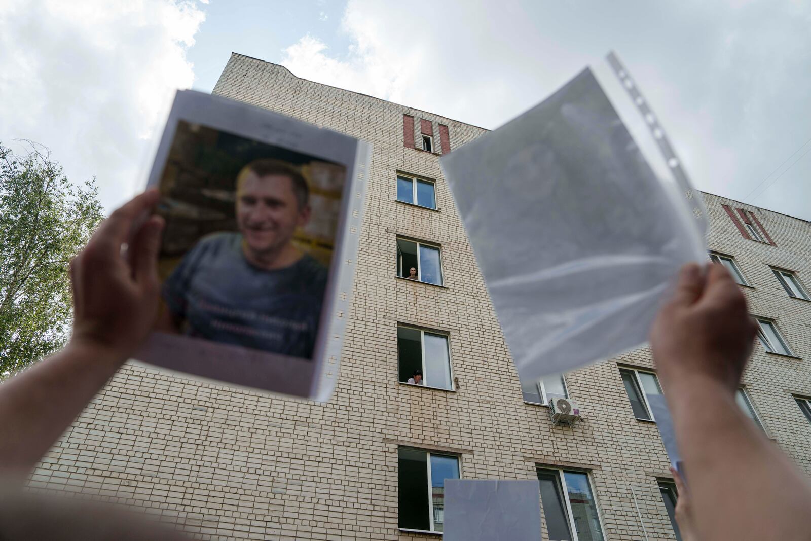 An Ukrainian soldier looks out from a window after returning from captivity after a POWs exchange between Russia and Ukraine, in Chernyhiv region, Ukraine, Monday, June 9, 2025. (AP Photo/Evgeniy Maloletka)