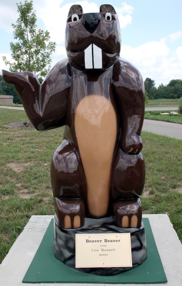 Beavercreek Beaver statues