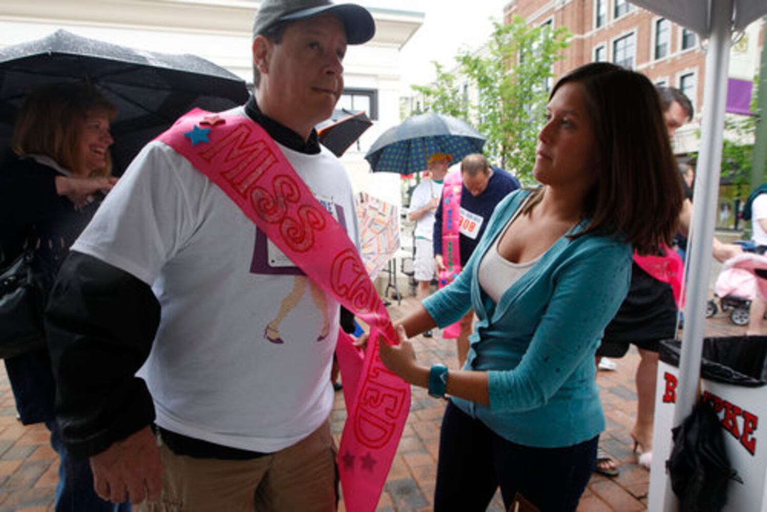 Hunks in Heels race at The Greene
