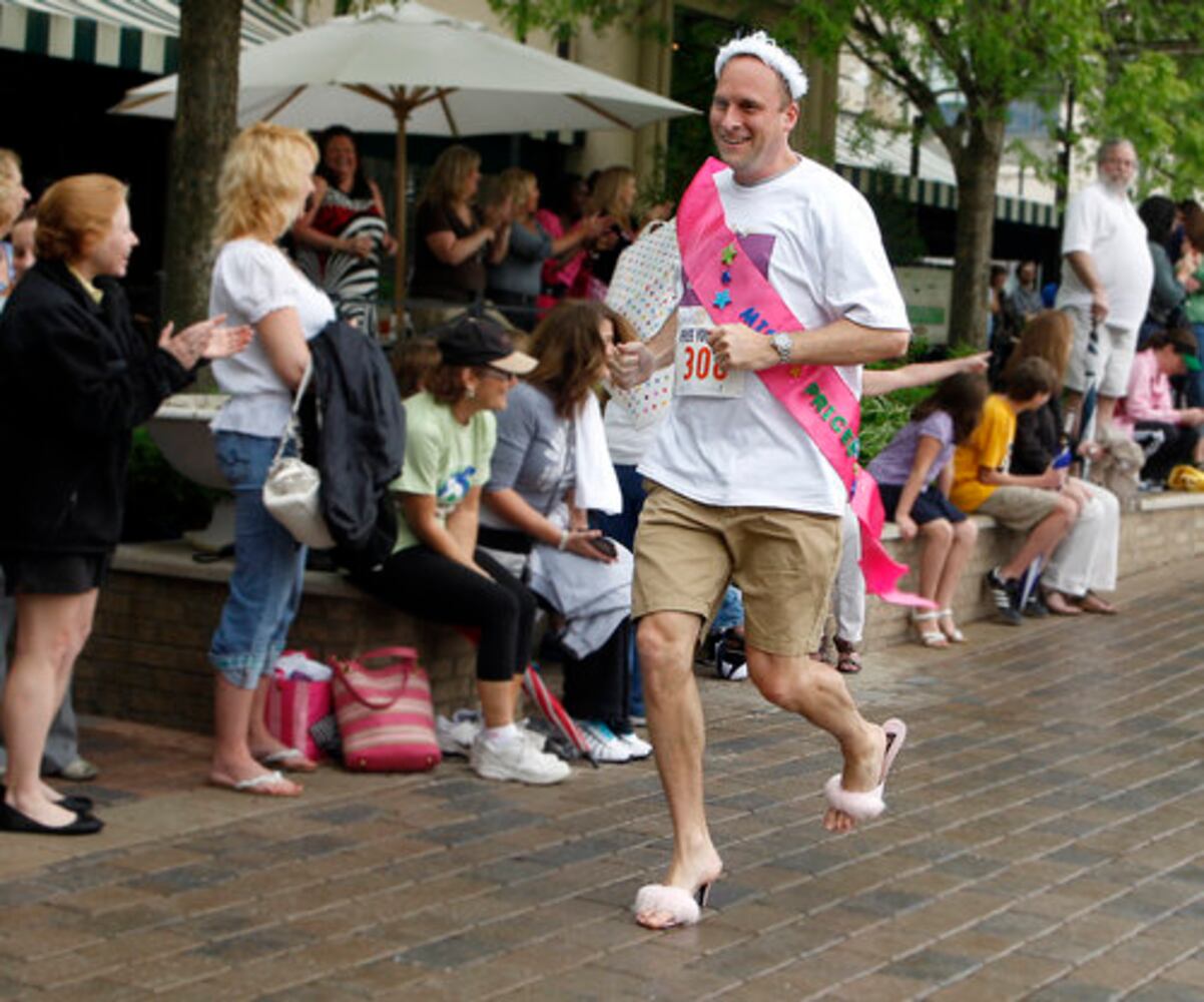 Hunks in Heels race at The Greene