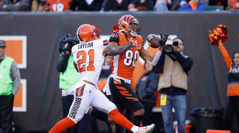 CINCINNATI, OH - NOVEMBER 26: Josh Malone #80 of the Cincinnati Bengals tries to make a one-handed catch against Jamar Taylor #21 of the Cleveland Browns in the second half of a game at Paul Brown Stadium on November 26, 2017 in Cincinnati, Ohio. The Bengals won 30-16. (Photo by Joe Robbins/Getty Images)