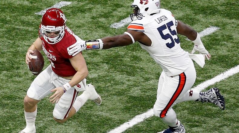 NEW ORLEANS, LA - JANUARY 02: Baker Mayfield #6 of the Oklahoma Sooners avoids a tackle by Carl Lawson #55 of the Auburn Tigers during the Allstate Sugar Bowl at the Mercedes-Benz Superdome on January 2, 2017 in New Orleans, Louisiana. (Photo by Jonathan Bachman/Getty Images)