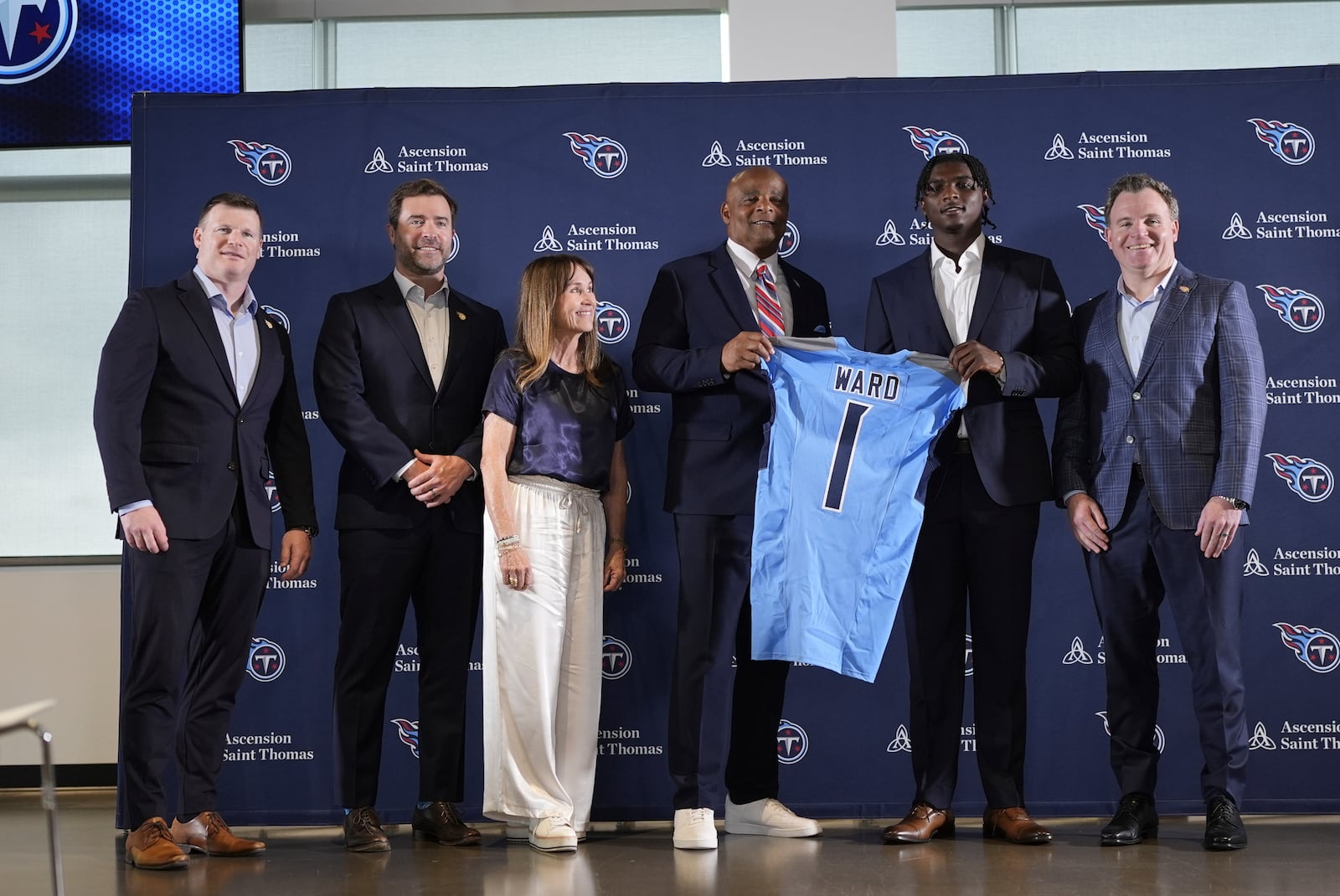 Tennessee Titans president of football operations Chad Brinker, from left, head coach Brian Callahan, owner Amy Adams Strunk, former Houston Oilers quarterback Warren Moon, quarterback Cam Ward and general manager Mike Borgonzi pose during a news conference at the NFL football team's training facility, Friday, April 25, 2025, in Nashville, Tenn. (AP Photo/George Walker IV)