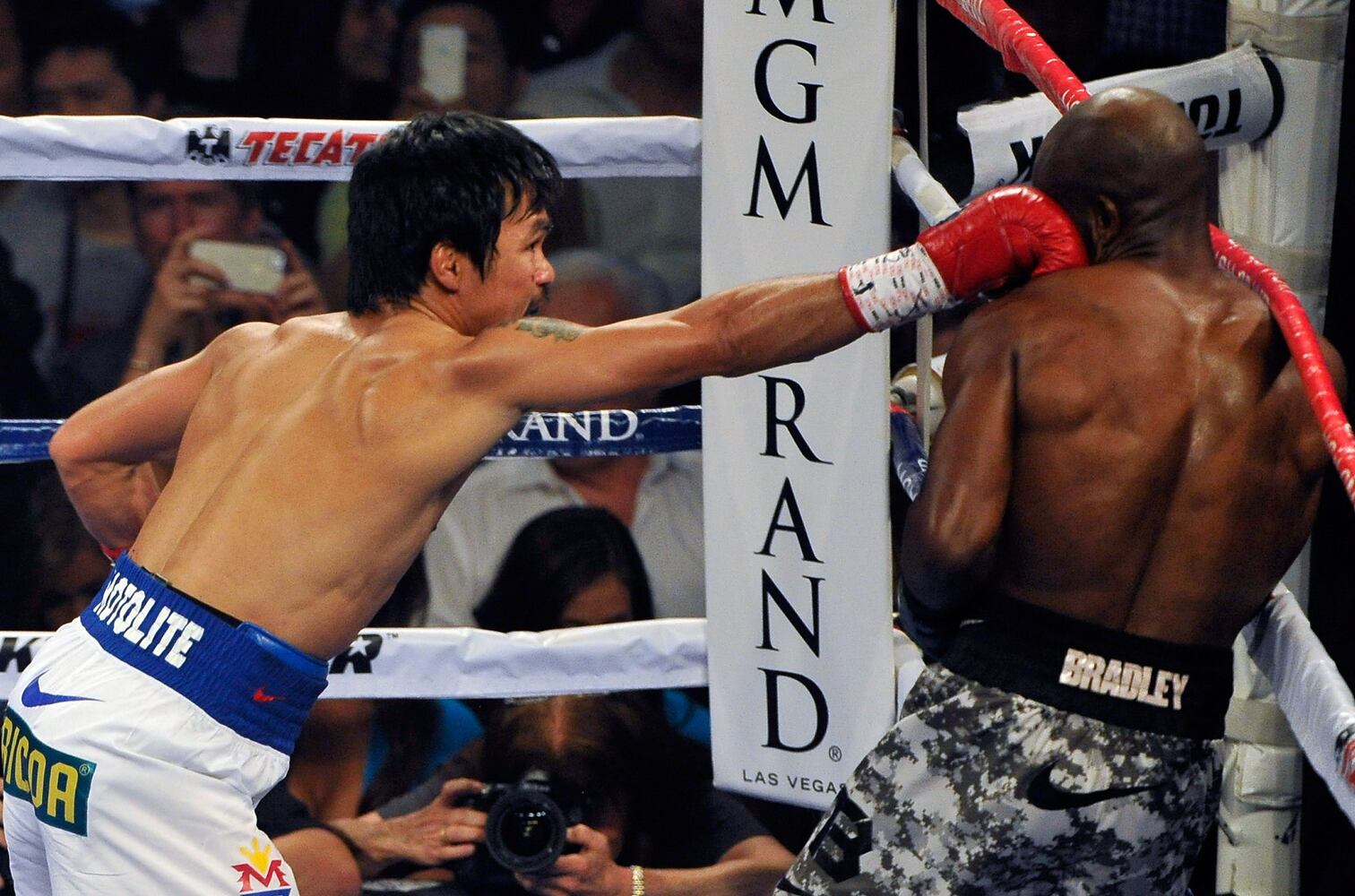 Fight for WBO welterweight title