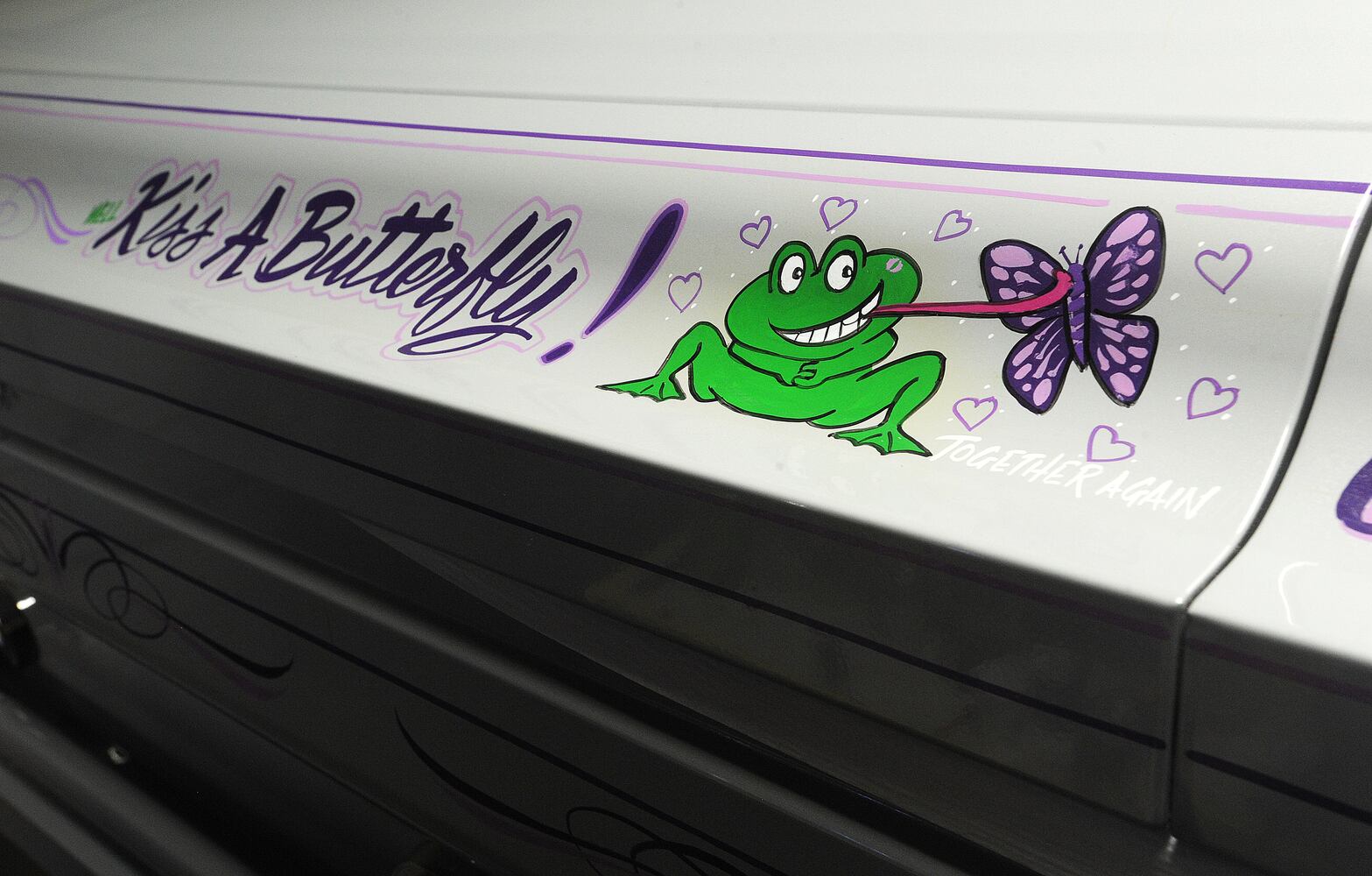 Sign painter honors late mother