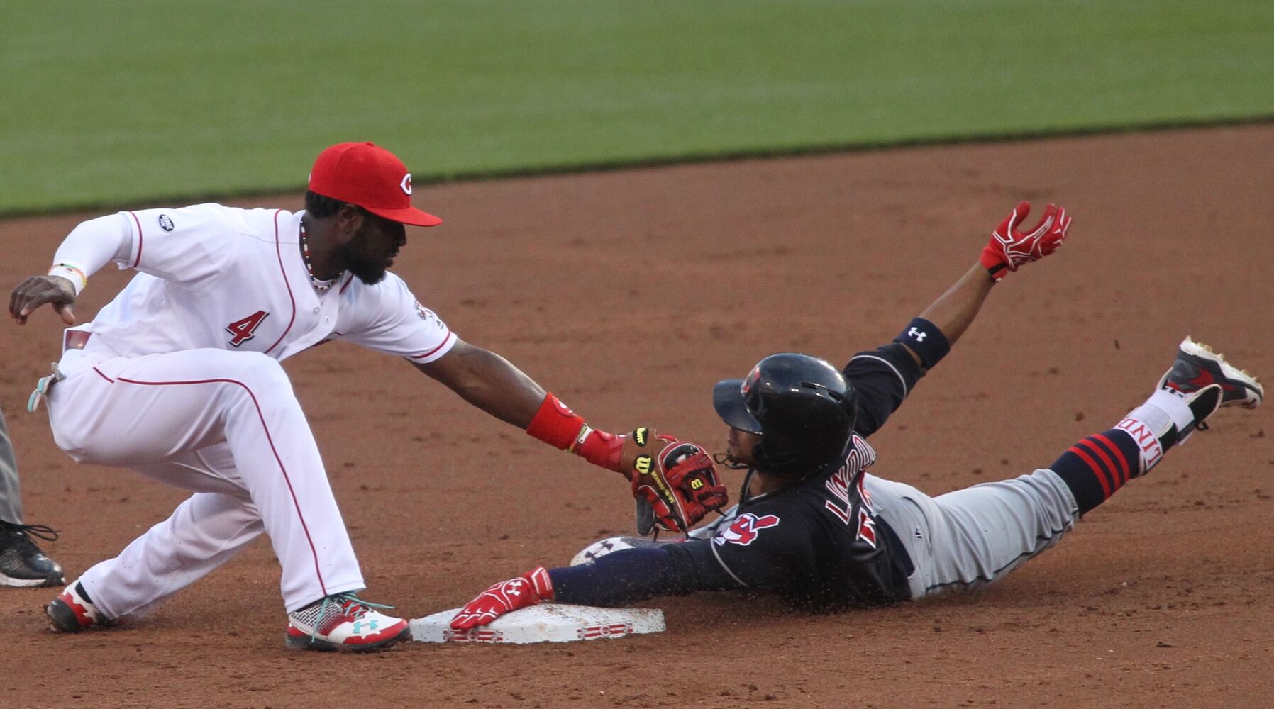 What should the Cincinnati Reds do with Brandon Phillips?