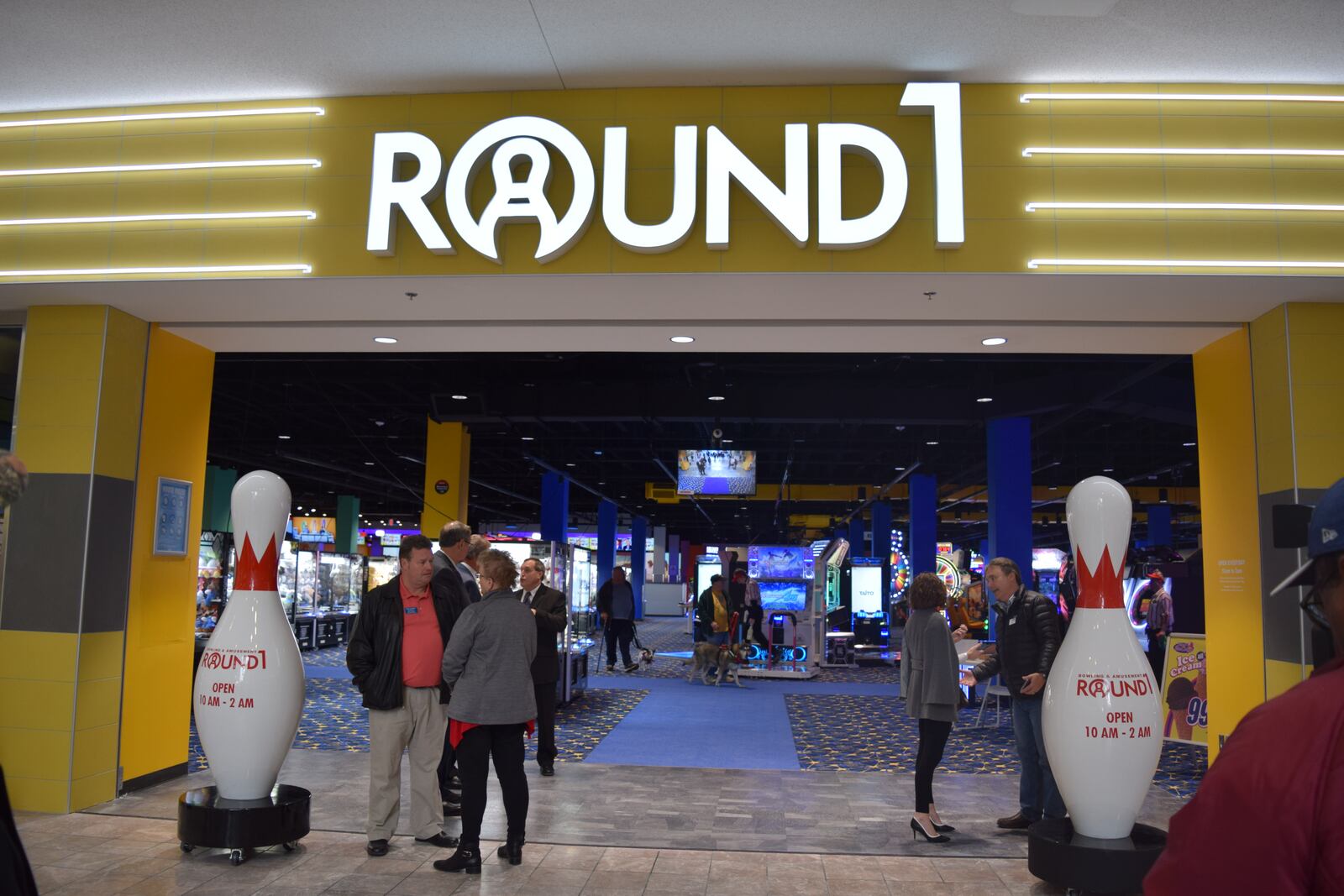 Round1 Entertainment will open at Mall at Fairfield Commons on Saturday, offering dining, bowling, arcade games, billiards, karaoke, ping pong, darts and a play land for children. Round1, similar to Dave and Buster’s, also offers all-inclusive party room rentals. Food includes pizza, burgers, wings, salads, sides and drinks, including alcohol.