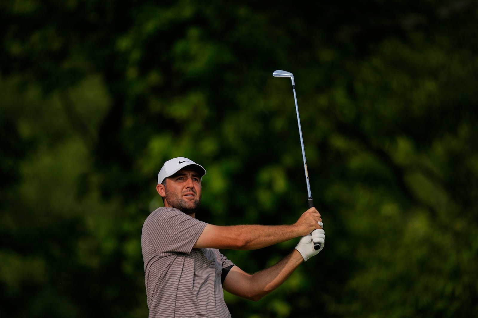 Scottie Scheffler tees off on the 13th hole during the first round of the U.S. Open golf tournament at Oakmont Country Club Thursday, June 12, 2025, in Oakmont, Pa. (AP Photo/Carolyn Kaster)