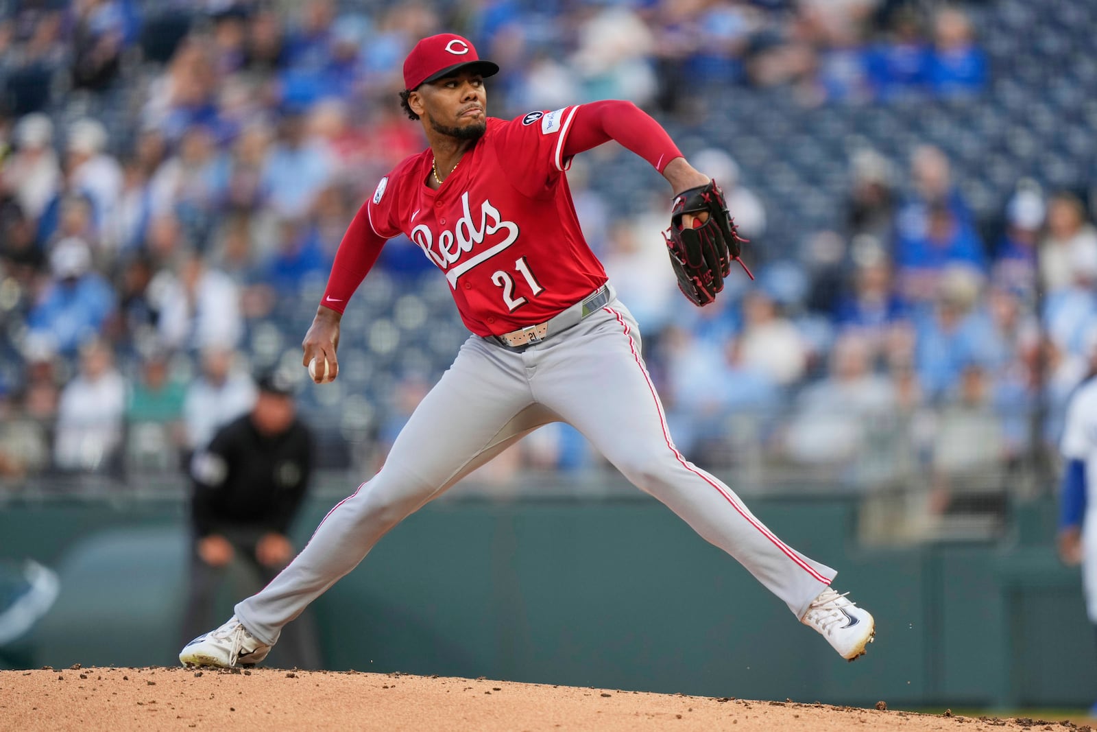 Cincinnati Reds starting pitcher Hunter Greene throws throws during the first inning of a baseball game against the Kansas City Royals, Wednesday, May 28, 2025, in Kansas City, Mo. (AP Photo/Charlie Riedel)