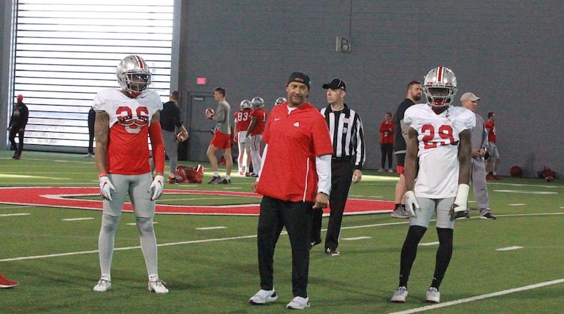 Ohio State football coach Tim Walton (middle) instructs cornerbacks at spring football practice March 29, 2021. With Cam Brown (left) and Denzel Burke (right).