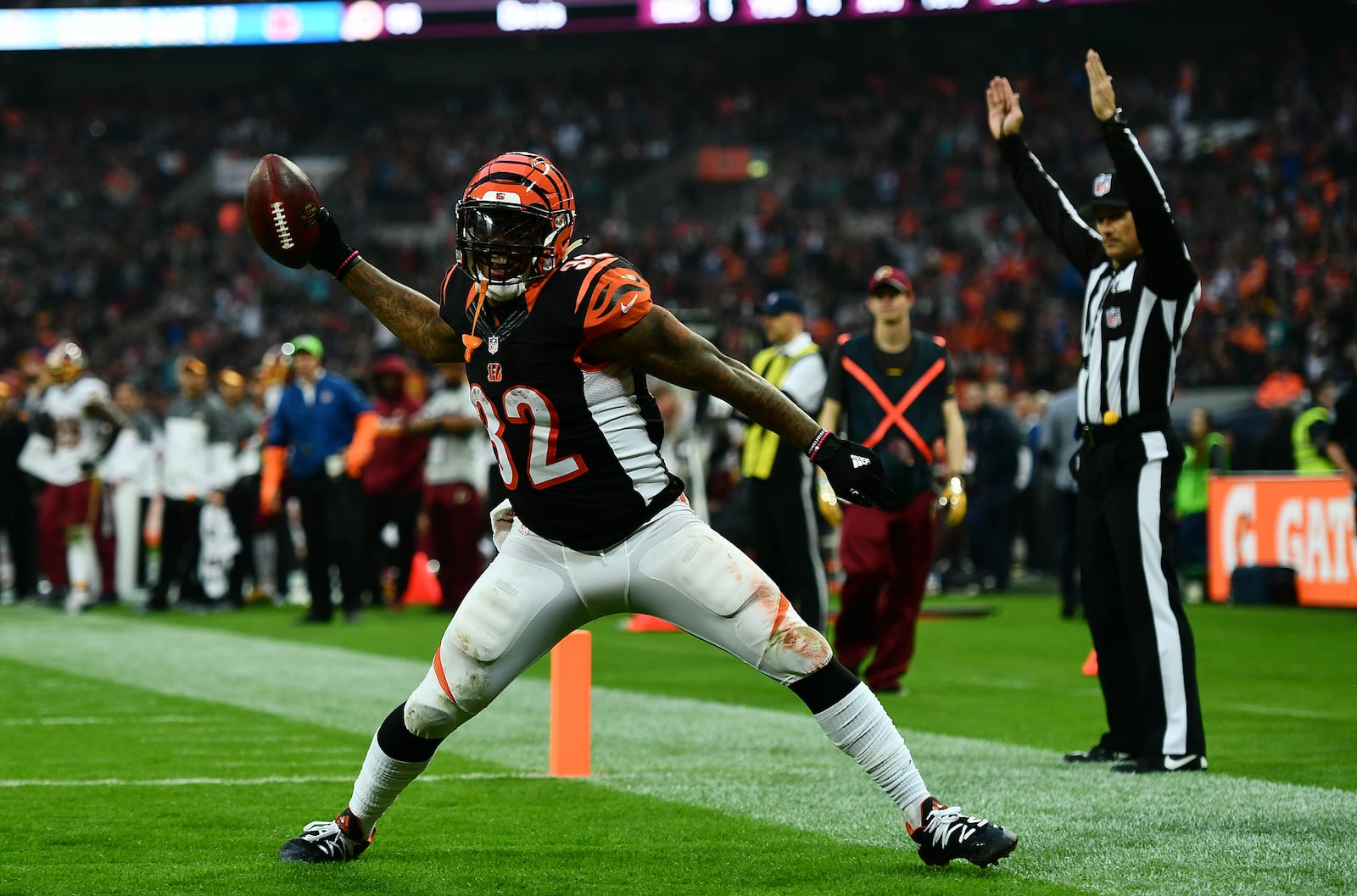 LONDON, ENGLAND - OCTOBER 30: Jeremy Hill #32 of the Cincinnati Bengals celebrates after scoring a touchdown during the NFL International Series Game between Washington Redskins and Cincinnati Bengals at Wembley Stadium on October 30, 2016 in London, England. (Photo by Dan Mullan/Getty Images)