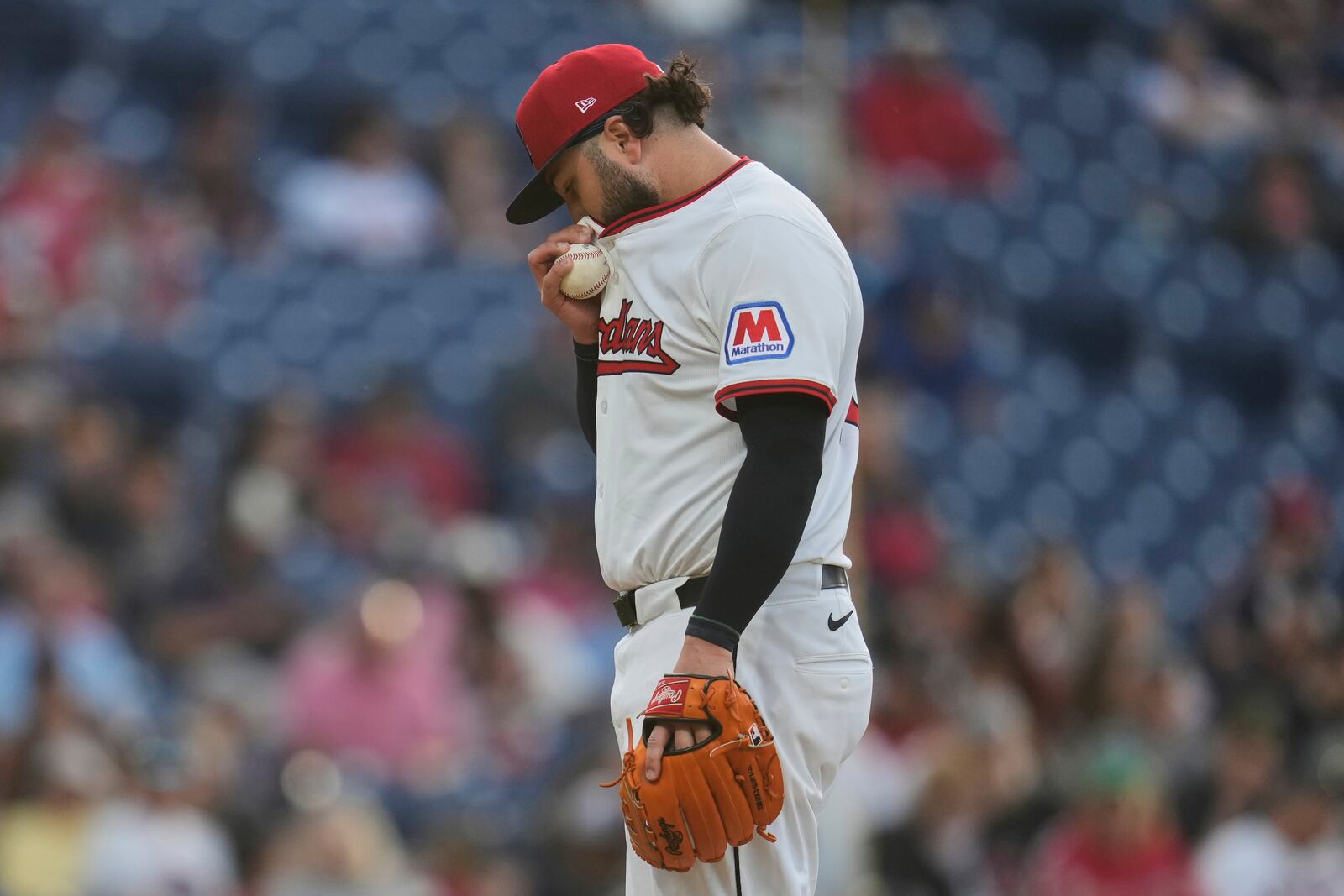 Cleveland Guardians relief pitcher Jakob Junis wipes his face in the fourth inning of a baseball game against the Minnesota Twins in Cleveland, Monday, April 28, 2025. (AP Photo/Sue Ogrocki)