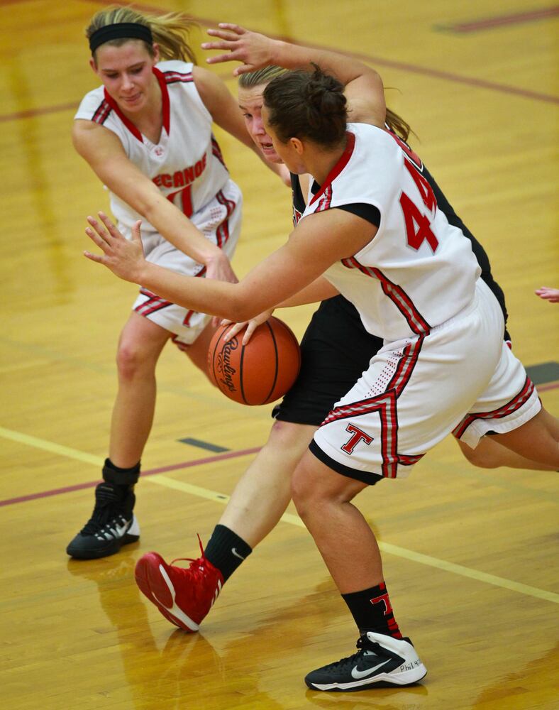 Tipp vs, Techumseh Grils Basketball