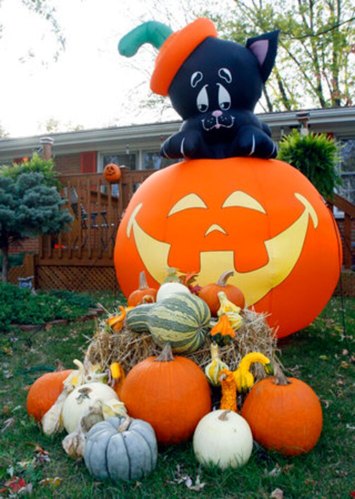 Halloween decorating contest