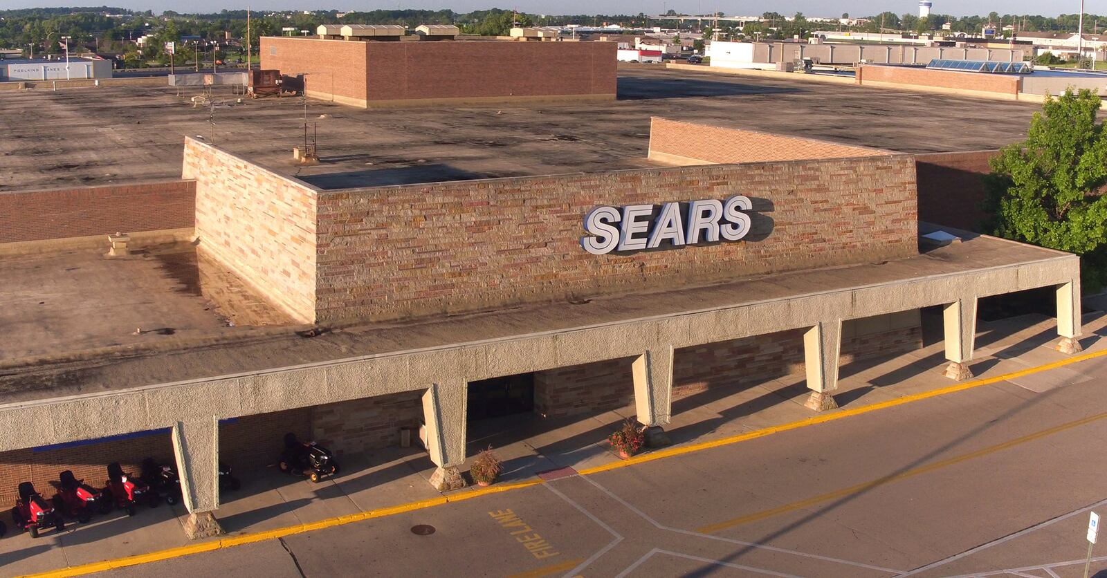 Sears is closing its stores at the Dayton Mall and Mall at Fairfield Commons. It may file for bankruptcy this week. TY GREENLEES / STAFF