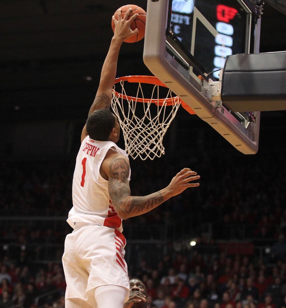 Twenty photos: Dayton Flyers vs. Saint Joseph’s Hawks