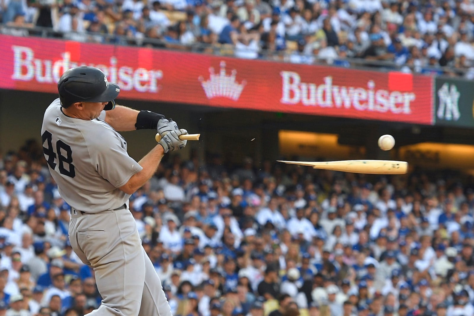 New York Yankees' Paul Goldschmidt breaks his bat as he grounds out during the seventh inning of a baseball game against the Los Angeles Dodgers, Sunday, June 1, 2025, in Los Angeles. (AP Photo/Mark J. Terrill)