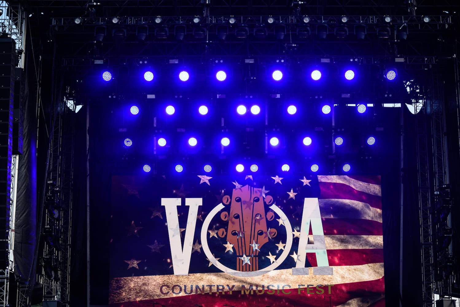 PHOTOS: Carrie Underwood & Shaboozey at the 2025 Voices of America Country Music Fest