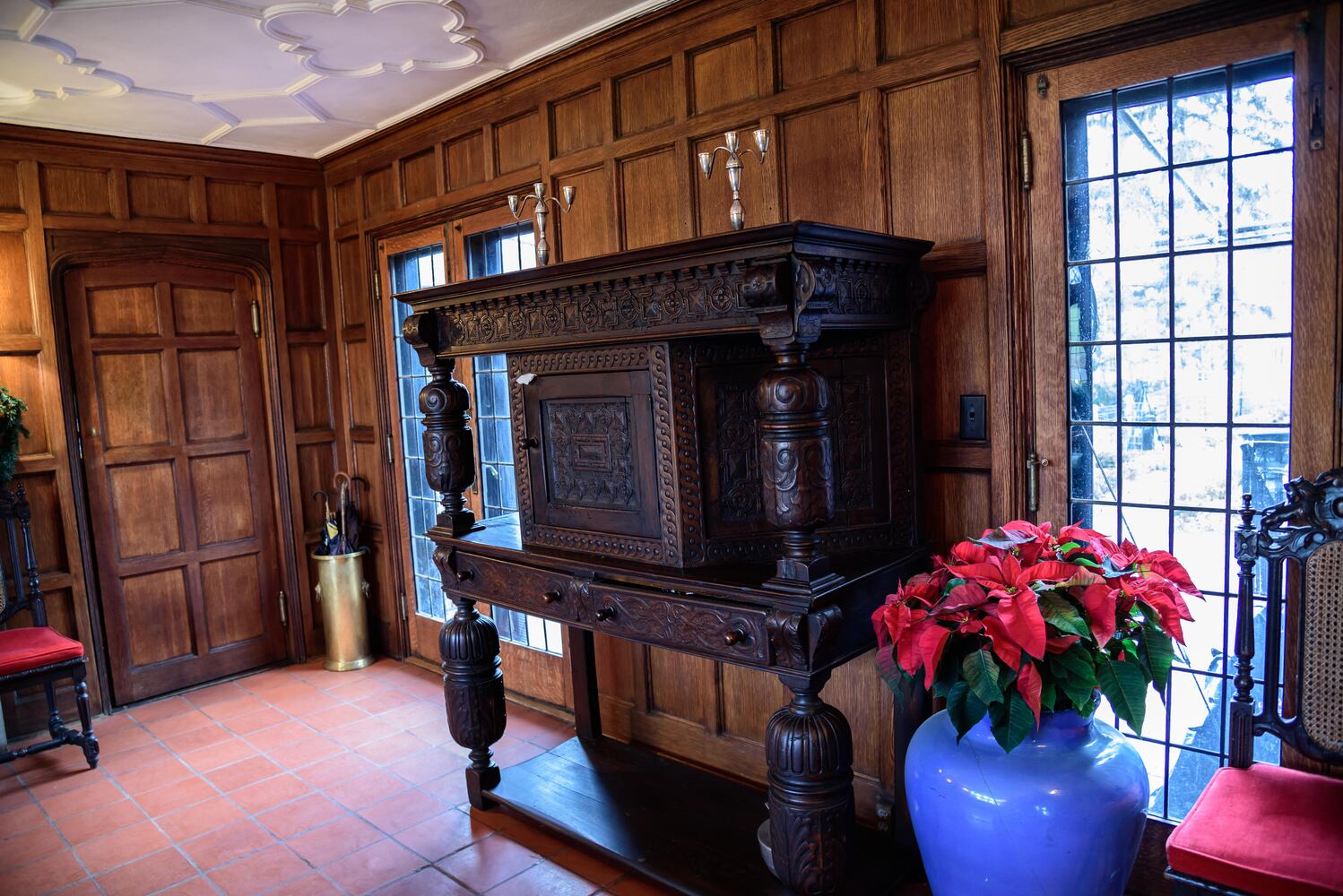 PHOTOS: Inside gorgeous Oakwood homes decorated for its very first  holiday home tour
