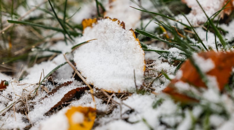 The first snow of the season falls Monday morning, Nov. 10, 2025 in Middletown. NICK GRAHAM/STAFF