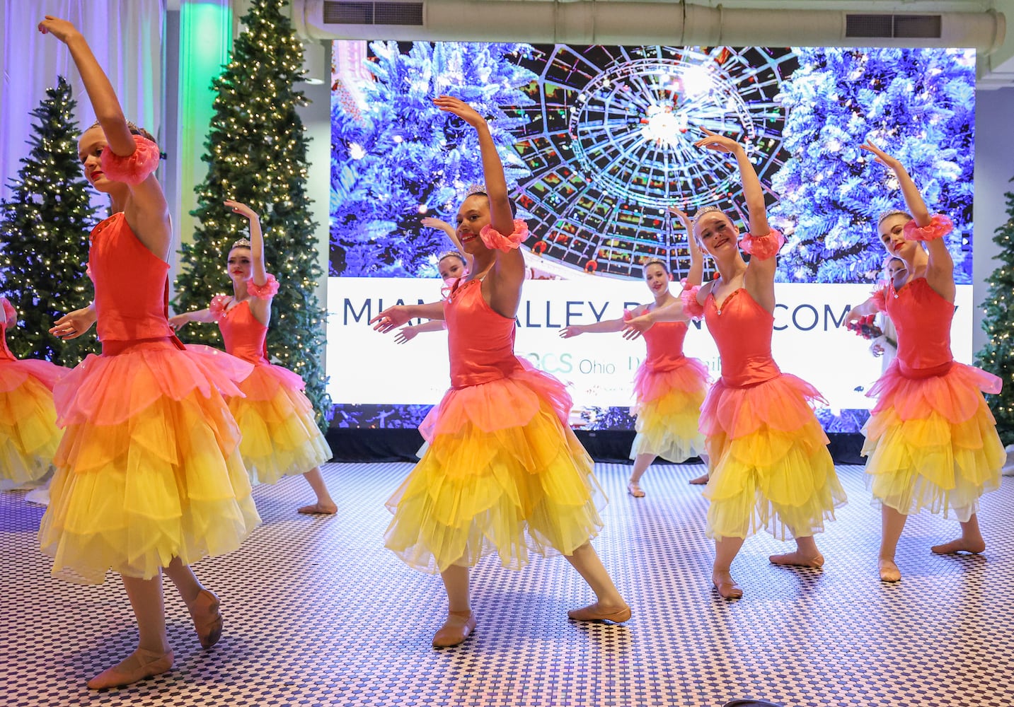 DDN 121125 Holly Days Dayton Arcade