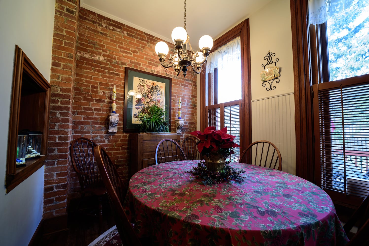 PHOTOS: The Oregon Historic District’s Virtual Grand Holiday Tour of Homes