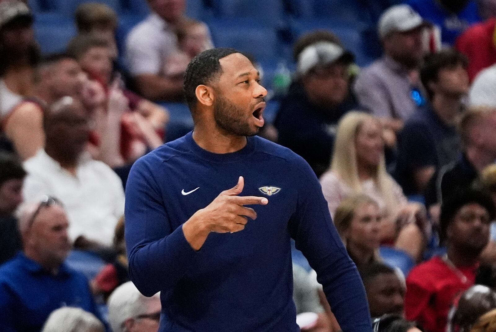 New Orleans Pelicans head coach Willie Green calls out from the bench in the first half of an NBA basketball game against the Oklahoma City Thunder in New Orleans, Sunday, April 13, 2025. (AP Photo/Gerald Herbert)