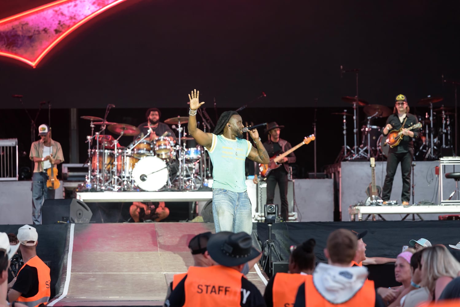 PHOTOS: Carrie Underwood & Shaboozey at the 2025 Voices of America Country Music Fest