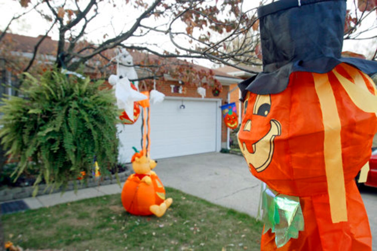 Halloween decorating contest