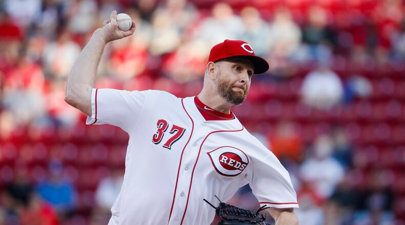 Cincinnati Reds starting pitcher Scott Feldman throws in the first inning of a baseball game against the Cleveland Indians, Monday, May 22, 2017, in Cincinnati. (AP Photo/John Minchillo)