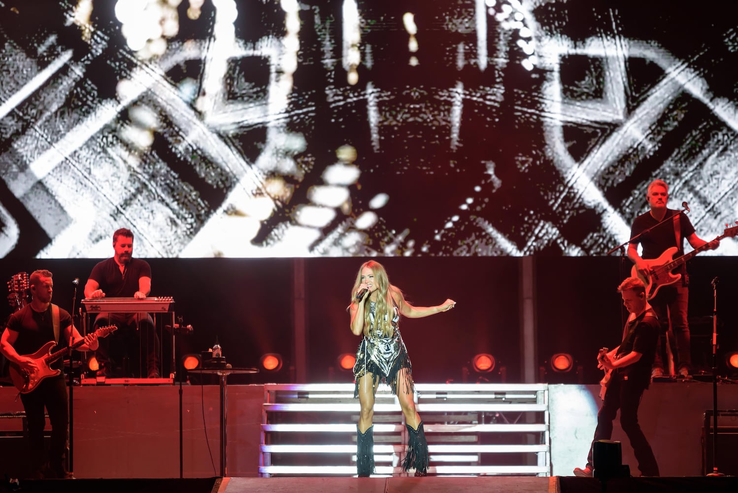 PHOTOS: Carrie Underwood & Shaboozey at the 2025 Voices of America Country Music Fest