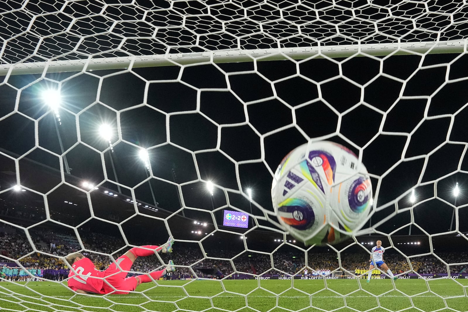 England's Lucy Bronze scores a penalty past Sweden goalkeeper Jennifer Falk during a shootout of the Women's Euro 2025 quarterfinals soccer match between Sweden and England at Stadion Letzigrund in Zurich, Switzerland, Thursday, July 17, 2025. (AP Photo/Martin Meissner)
