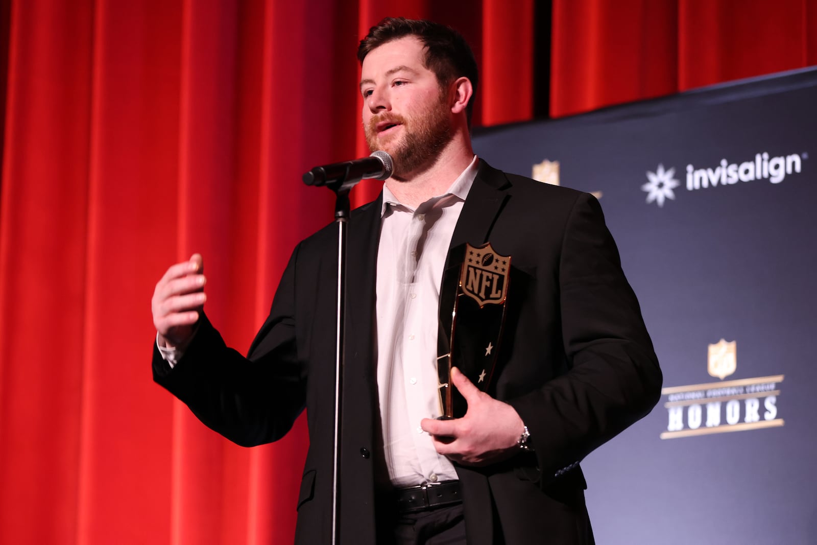 Chicago Bears' Joe Thuney speaks after winning inaugural 2025 Protector of the Year award during NFL Honors at Palace of Fine Arts, Thursday, Feb. 5, 2026, in San Francisco. (Scott Strazzante/San Francisco Chronicle via AP)