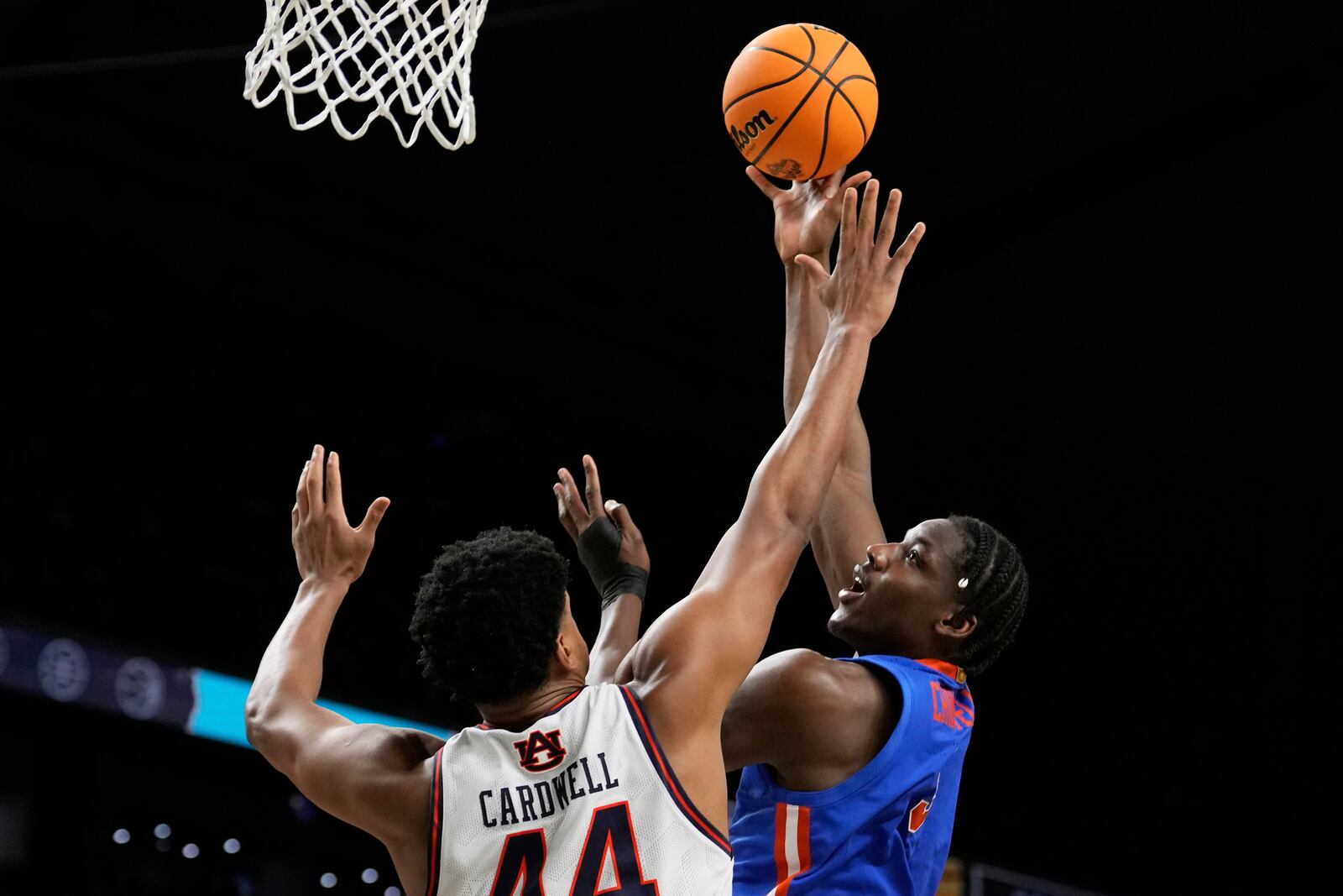Florida center Rueben Chinyelu shoots over Auburn center Dylan Cardwell during the second half in the national semifinals at the Final Four of the NCAA college basketball tournament, Saturday, April 5, 2025, in San Antonio. (AP Photo/Brynn Anderson)