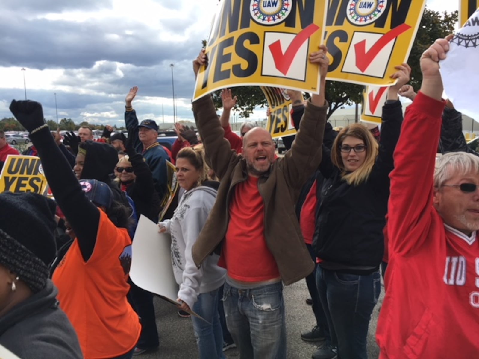 United Auto Workers and supporters rallied outside Fuyao Glass America in Moraine Oct. 25. THOMAS GNAU/STAFF