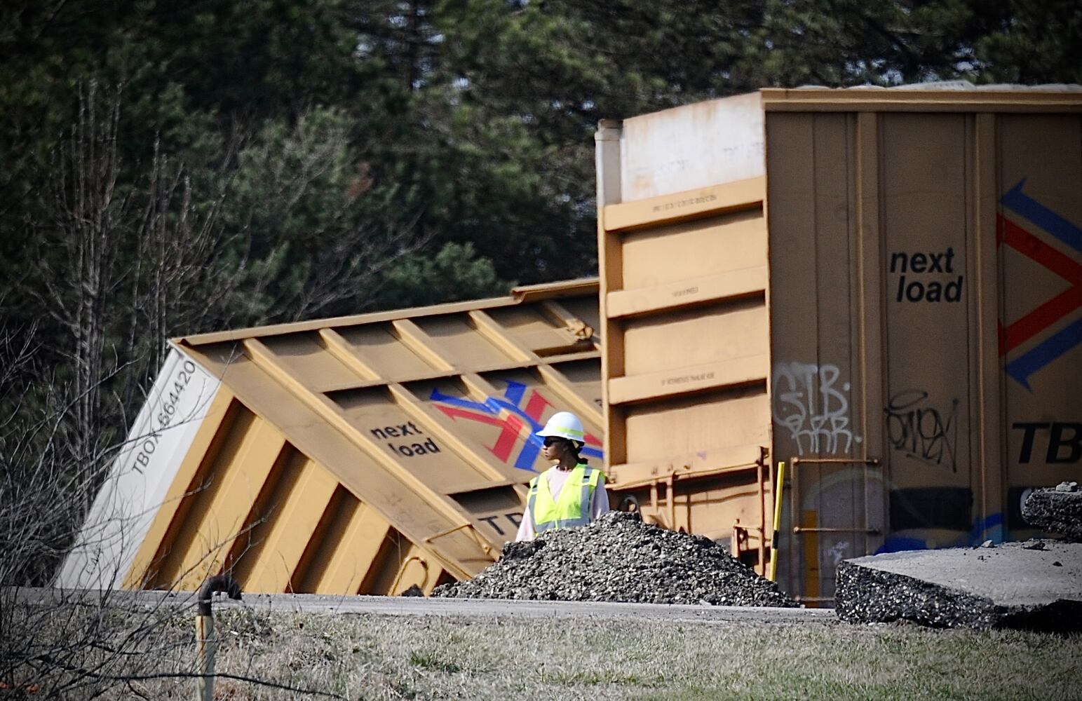 Cleaning up train derailment Clark county