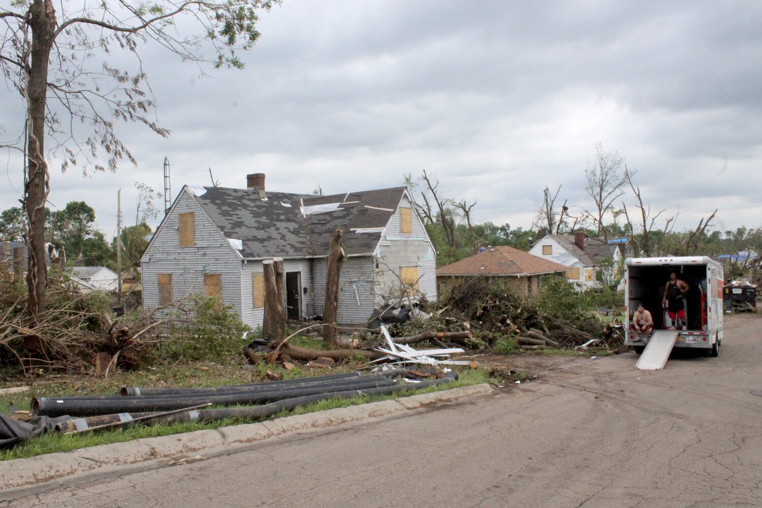 Photos restaurant worker called unsung hero for helping others during Memorial Day tornadoes